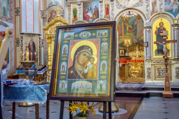 Митрополит Викторин освятил Казанскую икону Божией Матери для храма в селе Старые Зятцы