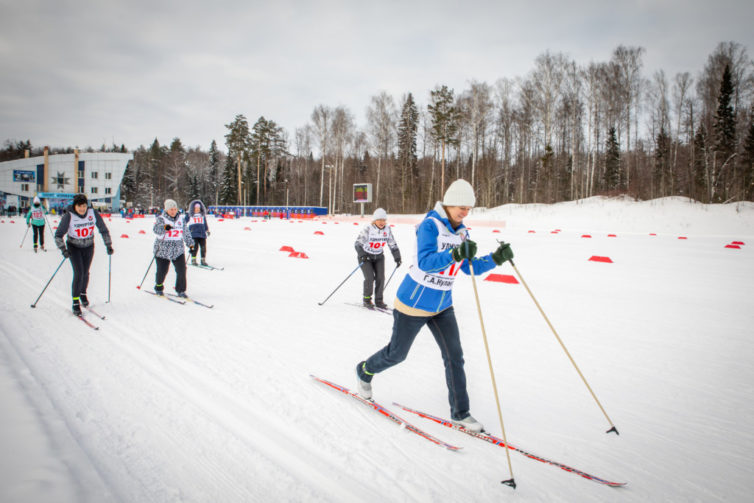 Команда Михаило-Архангельского собора на епархиальной лыжной гонке