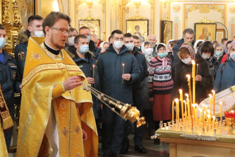 В кафедральном соборе помолились об упокоении бывшего Главы МЧС России